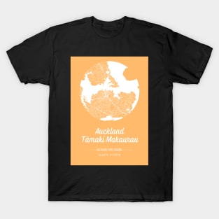 City map in golden yellow: Auckland Tamaki Makaurau, New Zealand with retro vintage flair T-Shirt